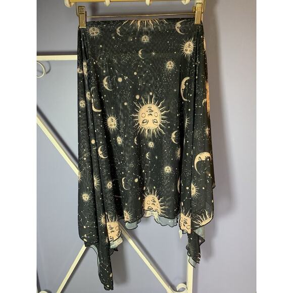 Romwe Black Moon & Sun Graphic Scarves/Wrap Womens Size L - Picture 1 of 2